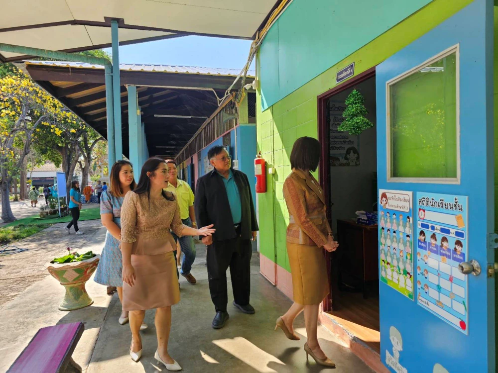 มอบหลังคา โรงเรียนบ้านชัฎเจริญ