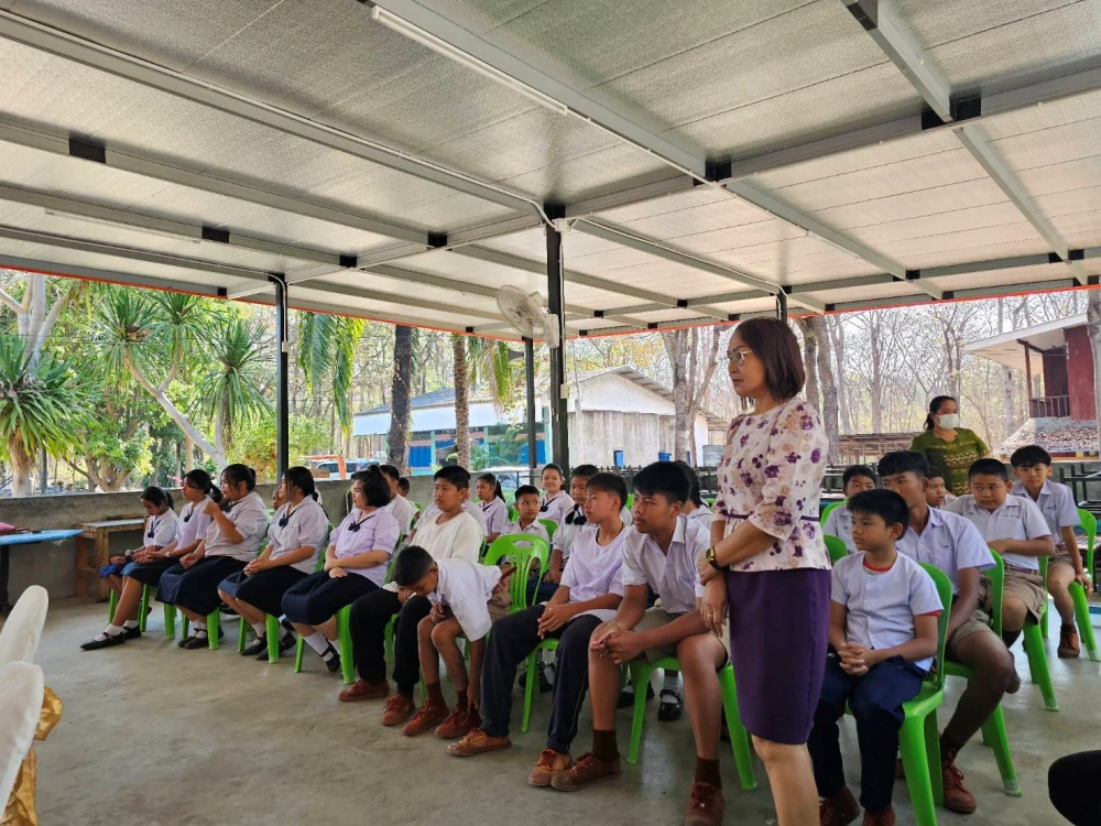 มอบหลังคา โรงเรียนบ้านชัฎเจริญ
